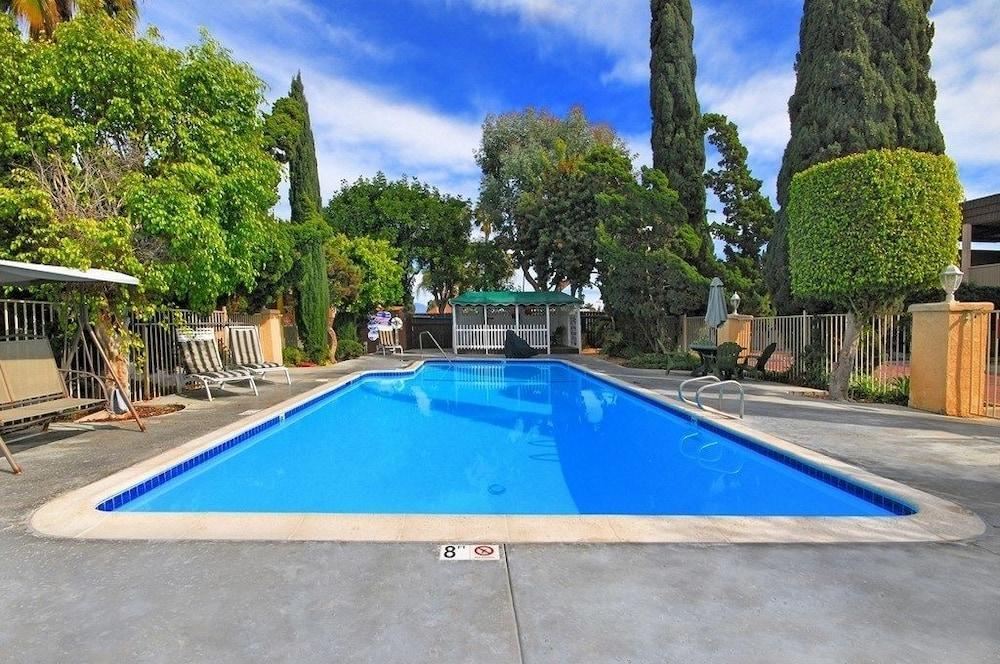 Costa Mesa Inn - Newport Beach Area エクステリア 写真