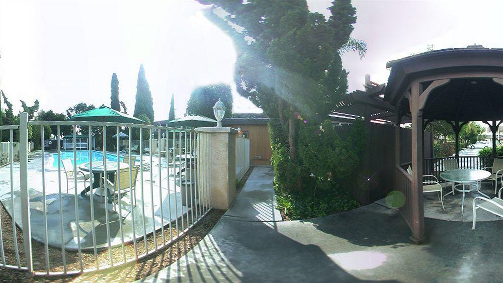 Costa Mesa Inn - Newport Beach Area エクステリア 写真