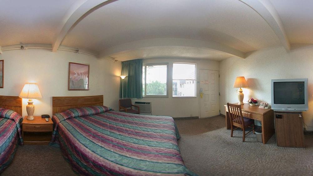 Costa Mesa Inn - Newport Beach Area エクステリア 写真