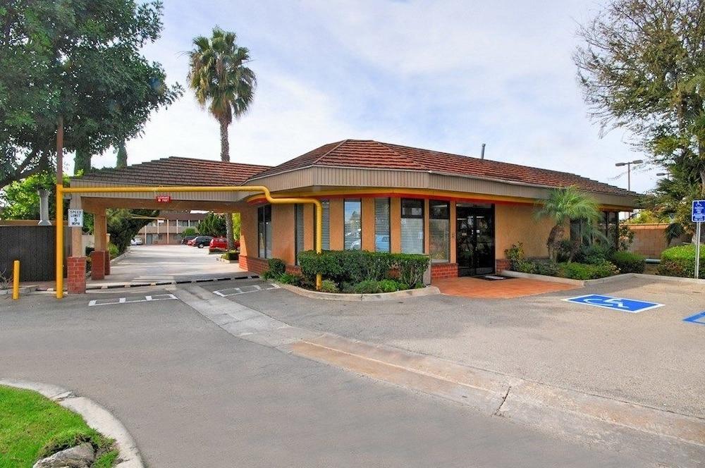 Costa Mesa Inn - Newport Beach Area エクステリア 写真