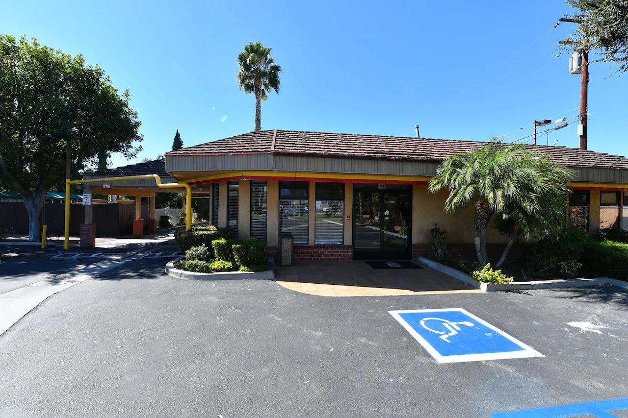 Costa Mesa Inn - Newport Beach Area エクステリア 写真