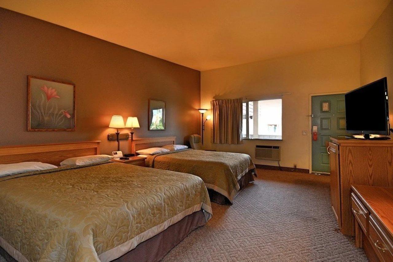 Costa Mesa Inn - Newport Beach Area エクステリア 写真