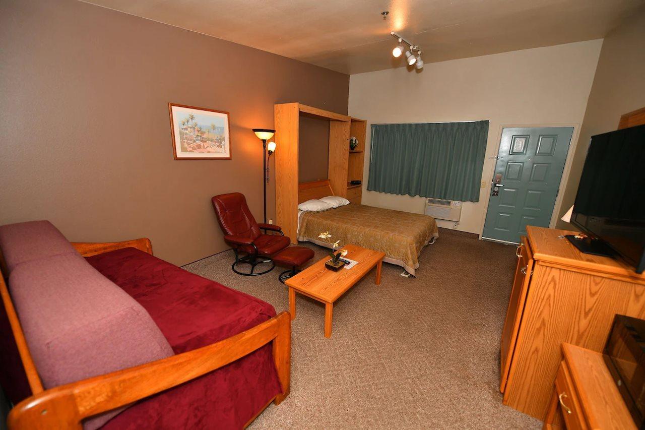 Costa Mesa Inn - Newport Beach Area エクステリア 写真
