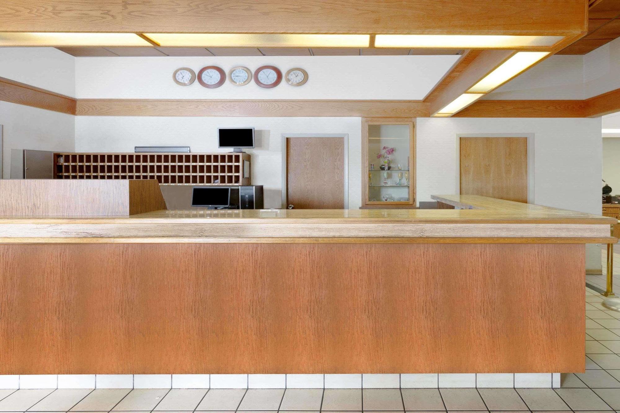 Costa Mesa Inn - Newport Beach Area エクステリア 写真