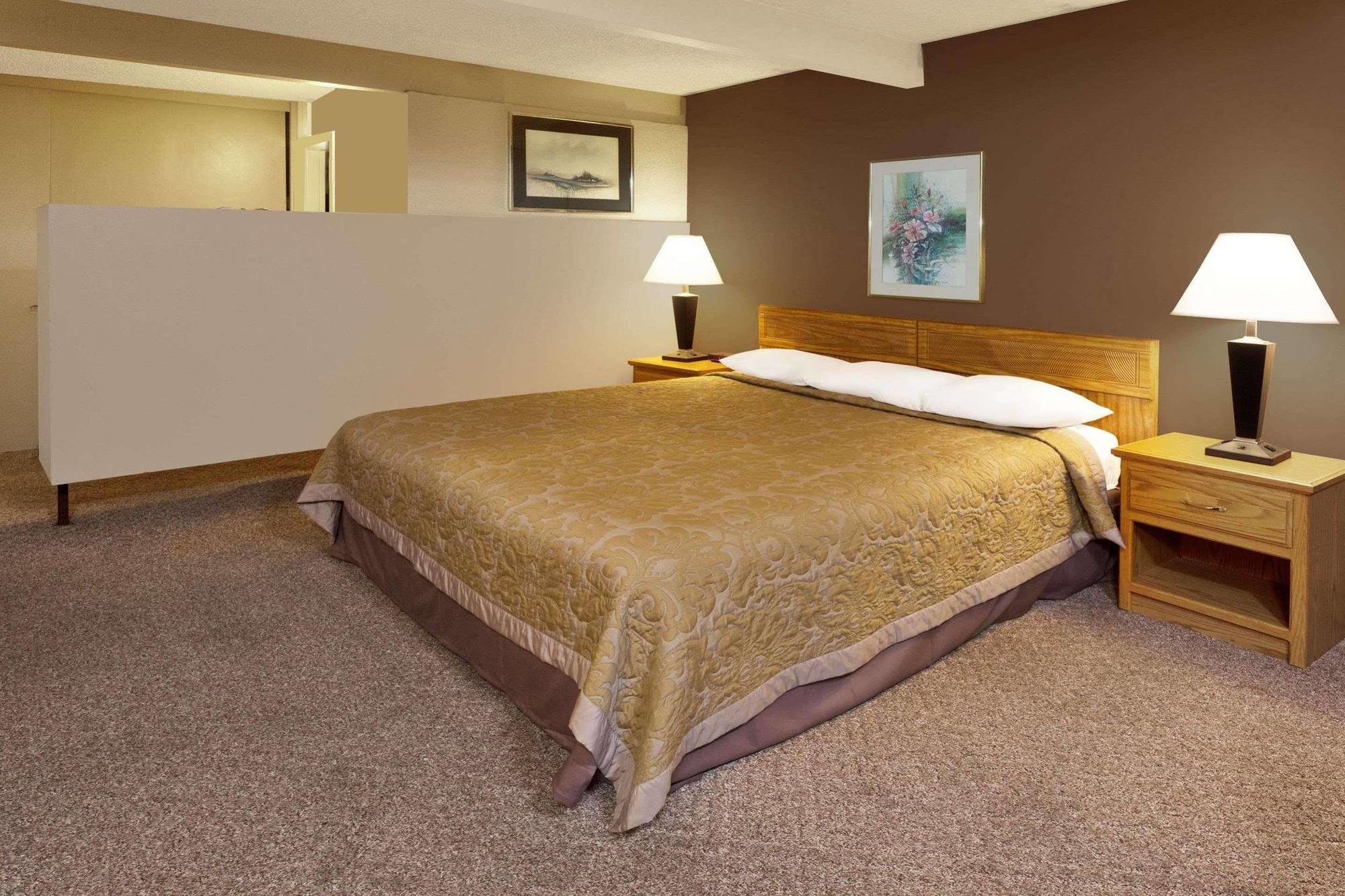 Costa Mesa Inn - Newport Beach Area エクステリア 写真
