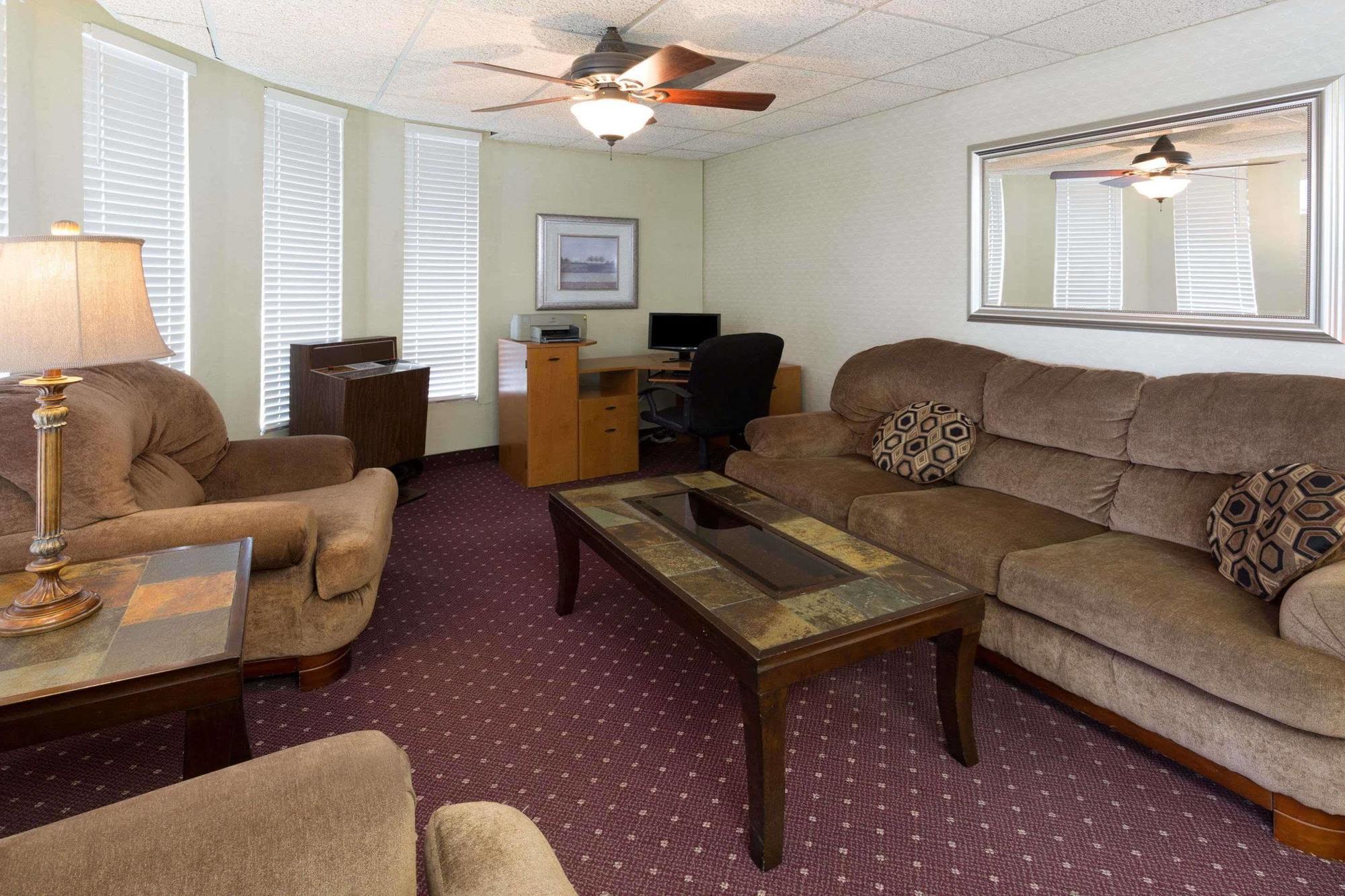 Costa Mesa Inn - Newport Beach Area エクステリア 写真