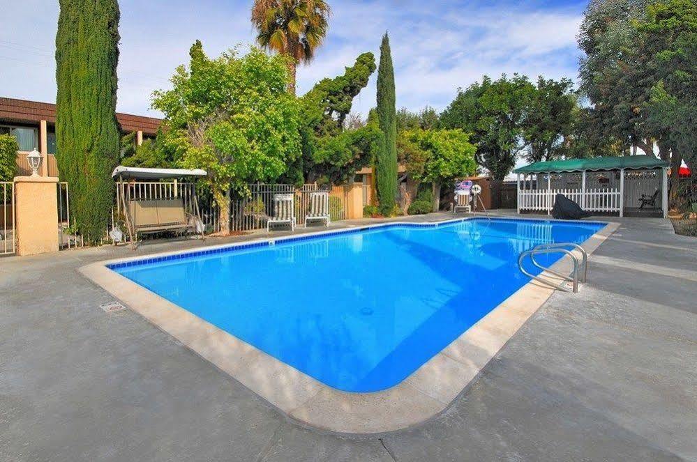 Costa Mesa Inn - Newport Beach Area エクステリア 写真