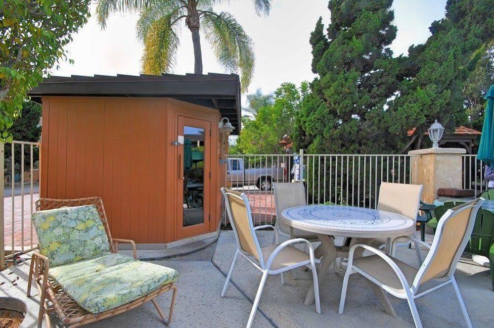 Costa Mesa Inn - Newport Beach Area エクステリア 写真