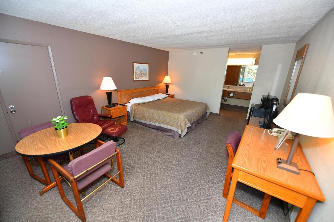 Costa Mesa Inn - Newport Beach Area エクステリア 写真